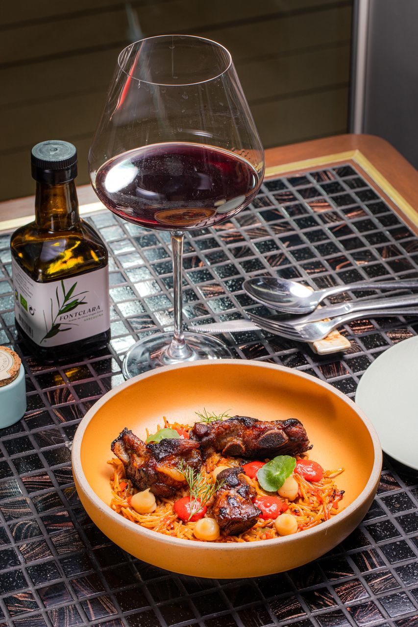 Costella de porc — charred pork rib over fideuà noodles with aioli